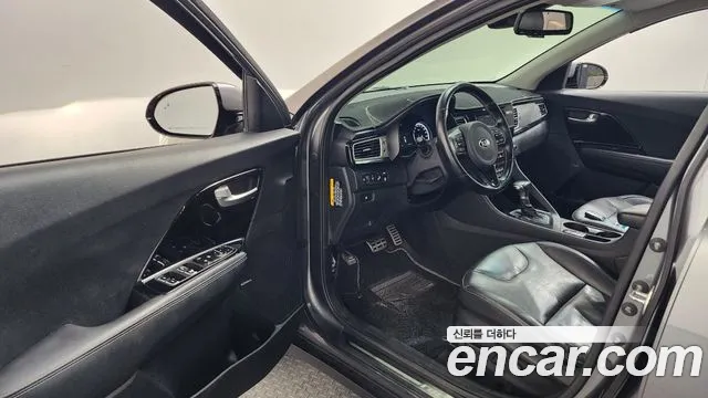 Kia Niro 2016 thumb 10