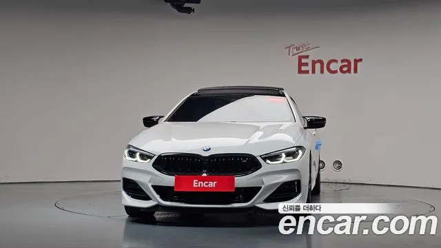 BMW 8-Series 2023 thumb 2