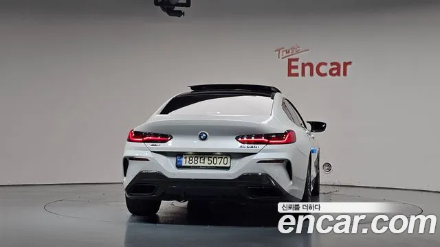 BMW 8-Series 2023 thumb 3