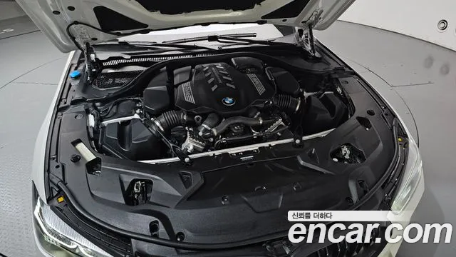 BMW 8-Series 2023 thumb 5