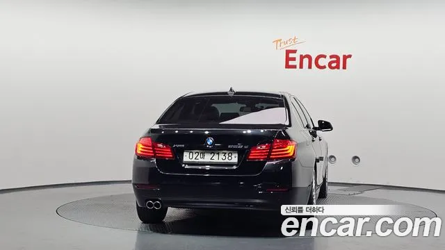 BMW 5-Series 2015 thumb 4