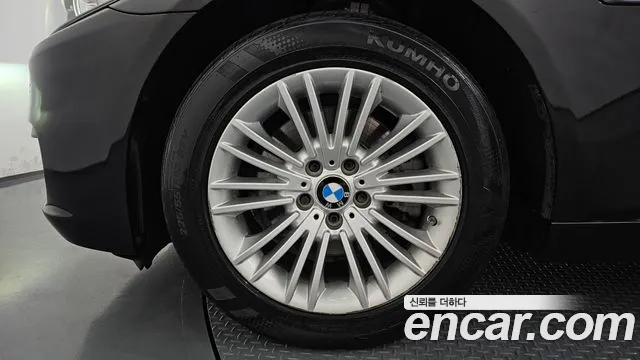 BMW 5-Series 2015 thumb 5