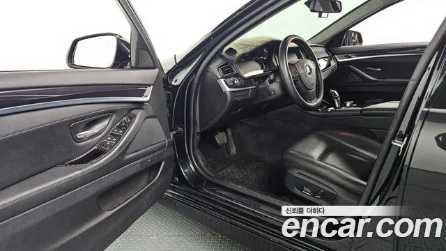 BMW 5-Series 2015 thumb 10