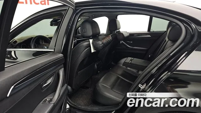 BMW 5-Series 2015 thumb 12