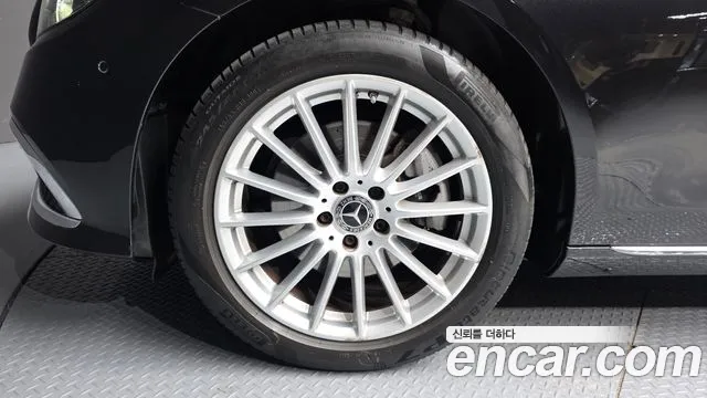Mercedes-Benz E-Класс 2023 thumb 4