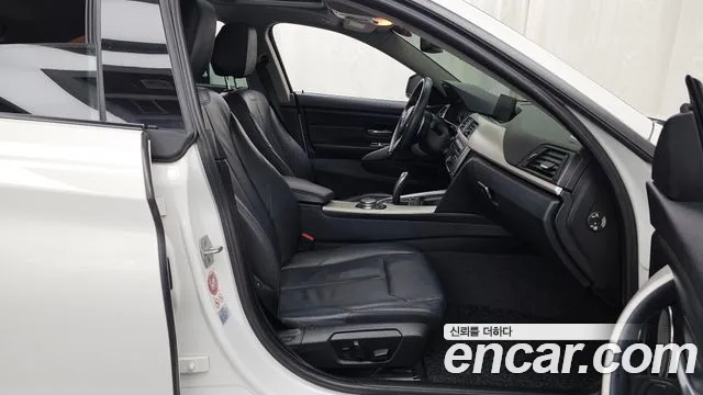 BMW 4-Series 2015 thumb 11