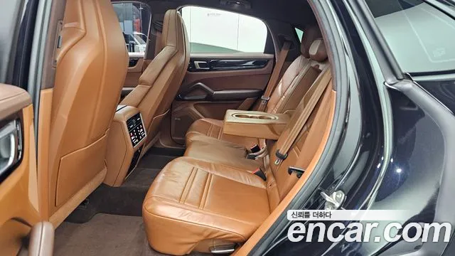 Porsche Cayenne 2021 thumb 12