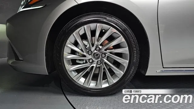 Lexus ES 2026 thumb 4