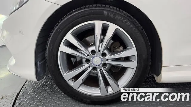 Mercedes-Benz E-Класс 2015 thumb 5