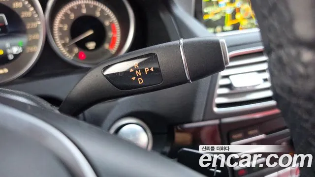Mercedes-Benz E-Класс 2015 thumb 9