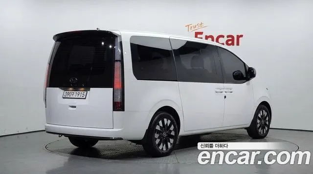 Hyundai Staria 2025 thumb 2