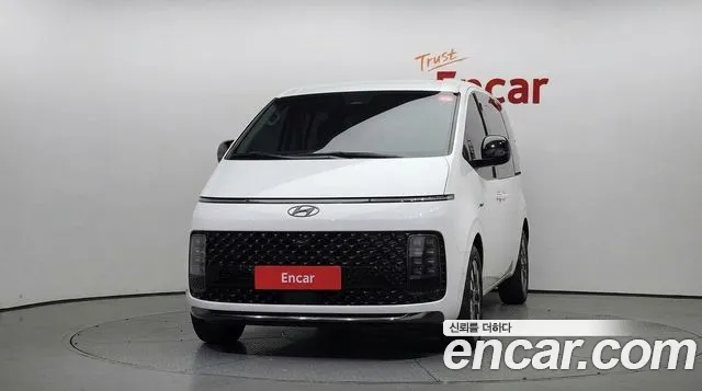 Hyundai Staria 2025 thumb 3