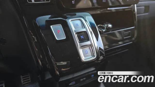 Hyundai Staria 2025 thumb 9
