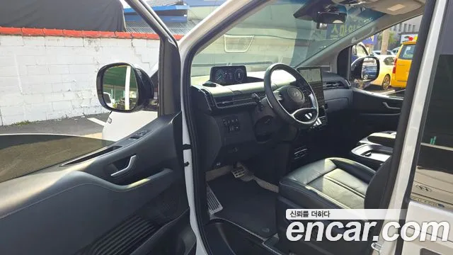 Hyundai Staria 2025 thumb 10