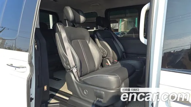 Hyundai Staria 2025 thumb 11