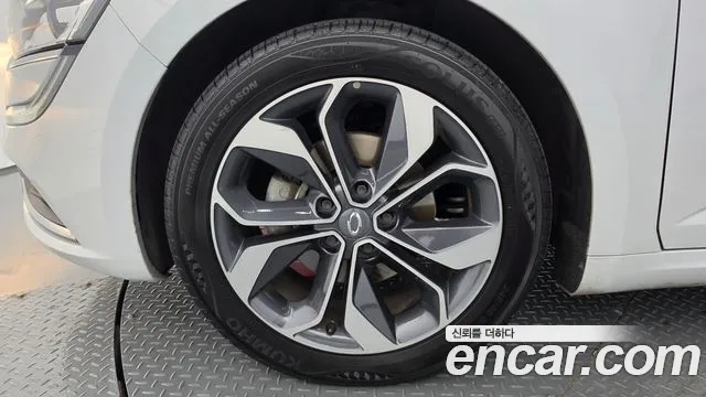 Renault-KoreaSamsung Megane 2018 thumb 5