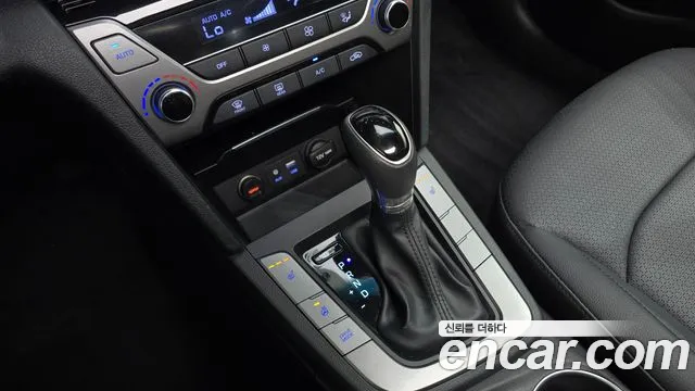 Hyundai Avante 2016 thumb 8
