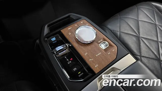BMW iX 2022 thumb 9