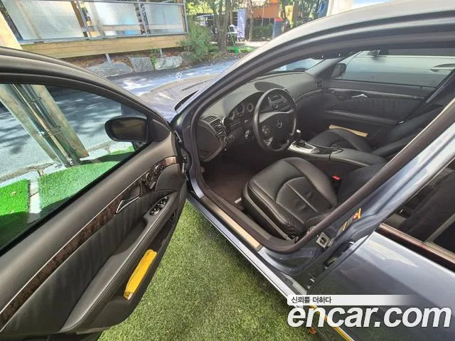 Mercedes-Benz E-Класс 2004 thumb 10