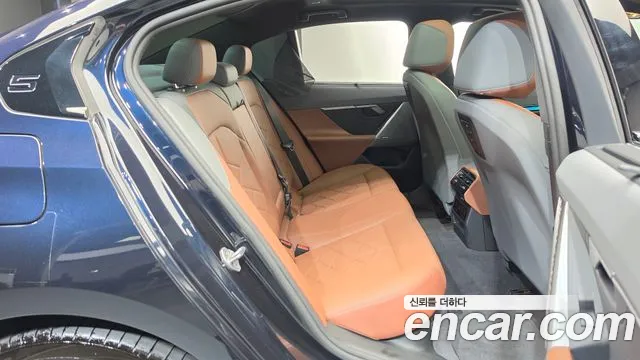 BMW i5 2024 thumb 10