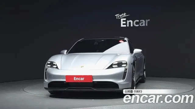Porsche Taycan 2020 thumb 3