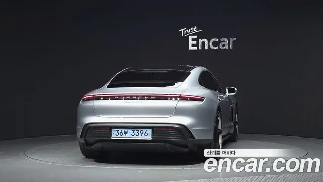 Porsche Taycan 2020 thumb 4