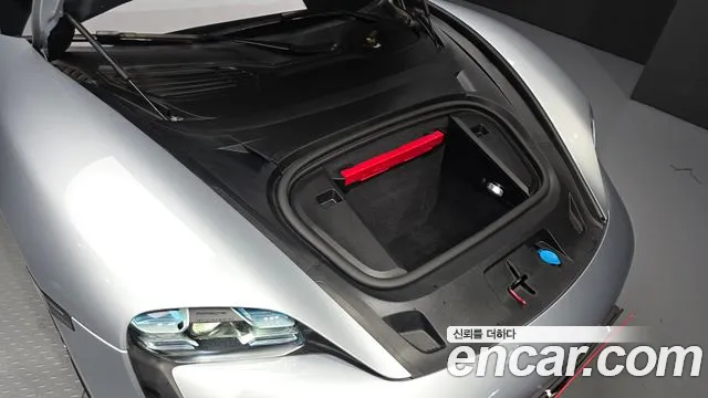 Porsche Taycan 2020 thumb 6