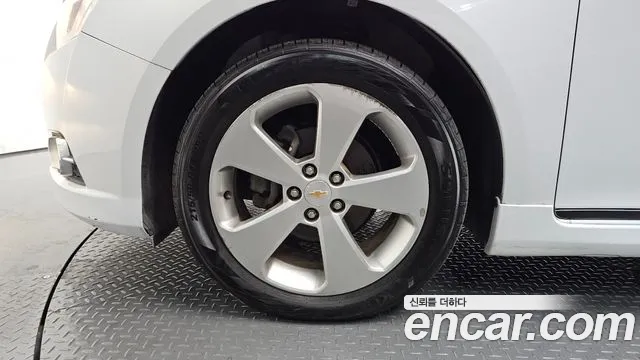 ChevroletGMDaewoo Cruze 2011 thumb 5