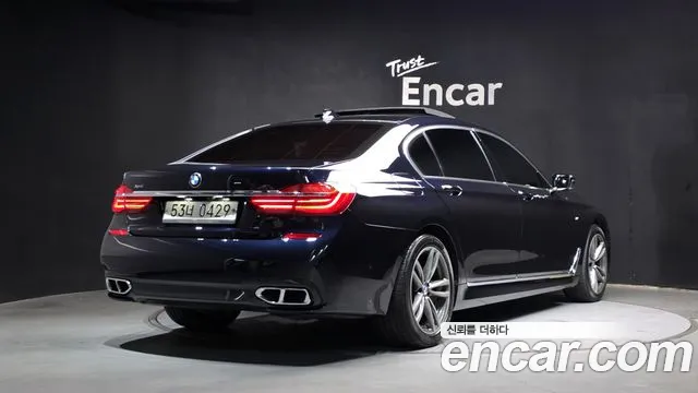 BMW 7-Series 2017 thumb 2