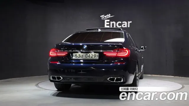 BMW 7-Series 2017 thumb 4