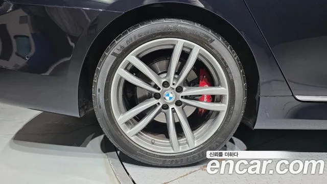 BMW 7-Series 2017 thumb 5