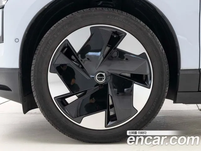 Volvo EX30 2025 thumb 7