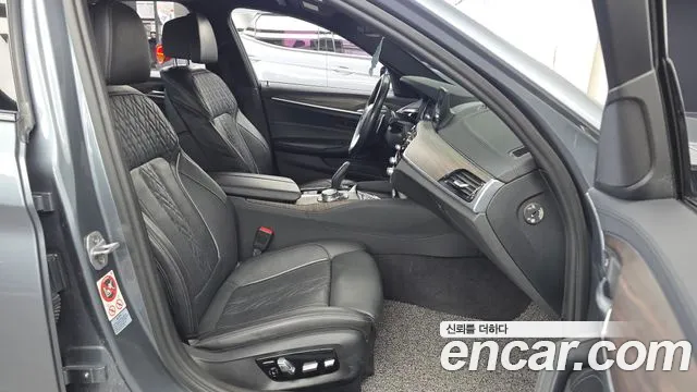 BMW 5-Series 2017 thumb 11