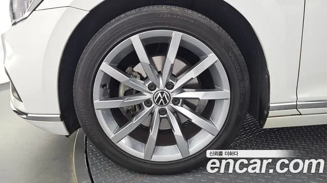 Volkswagen Passat (North America and China) 2021 thumb 5