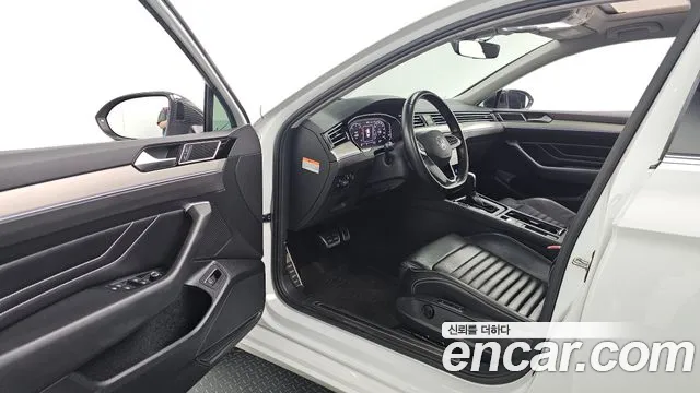 Volkswagen Passat (North America and China) 2021 thumb 10