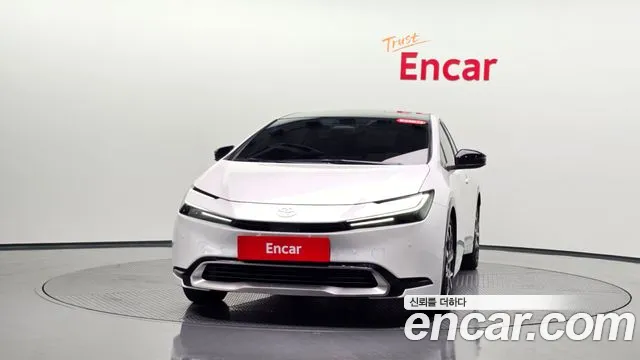 Toyota Prius 2024 thumb 2