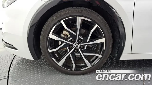Toyota Prius 2024 thumb 4