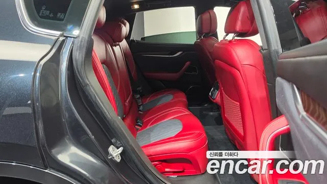 Maserati Levante 2020 thumb 11