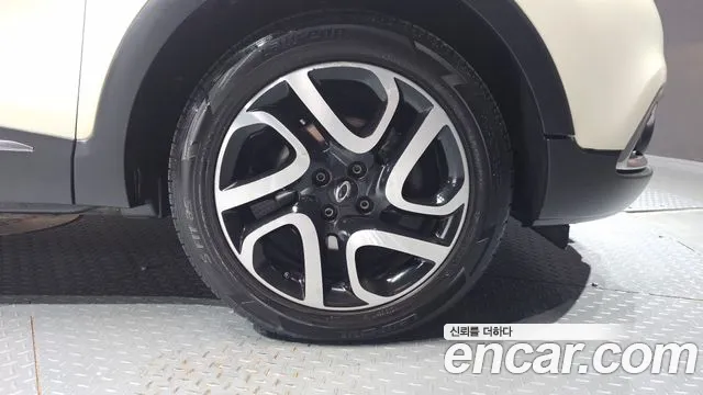 Renault-KoreaSamsung Captur 2015 thumb 5