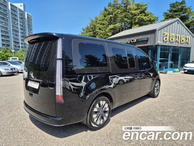 Hyundai Staria 2023 thumb 2