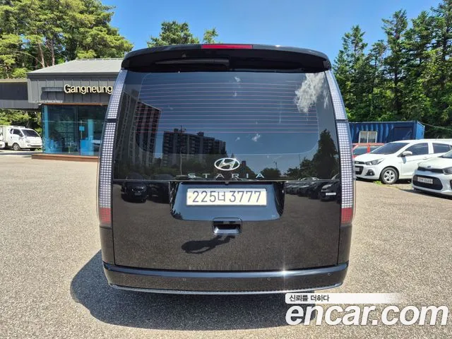 Hyundai Staria 2023 thumb 4