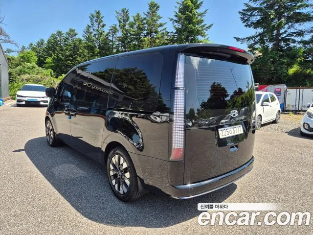 Hyundai Staria 2023 thumb 6