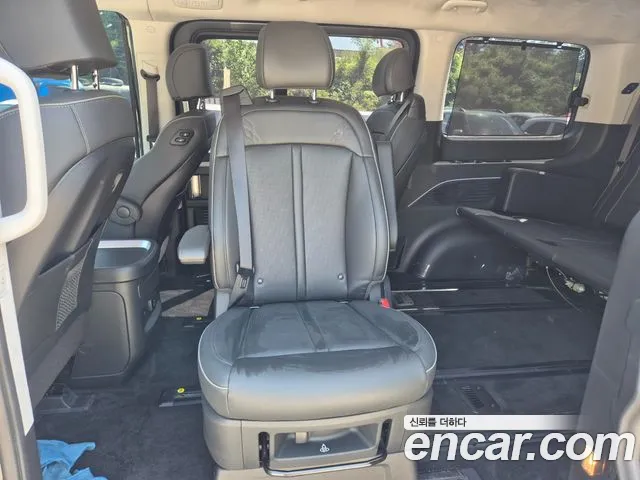 Hyundai Staria 2023 thumb 7