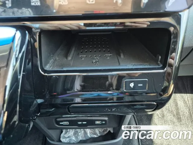 Hyundai Staria 2023 thumb 9