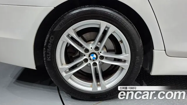 BMW 5-Series 2016 thumb 5