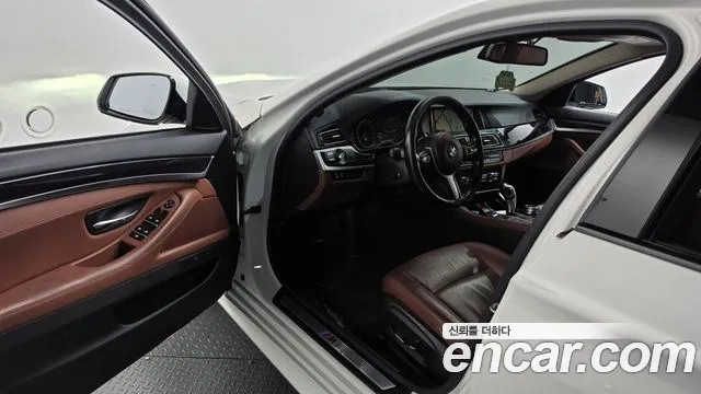 BMW 5-Series 2016 thumb 10