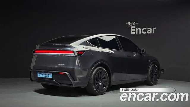 Tesla Model Y 2025 thumb 2