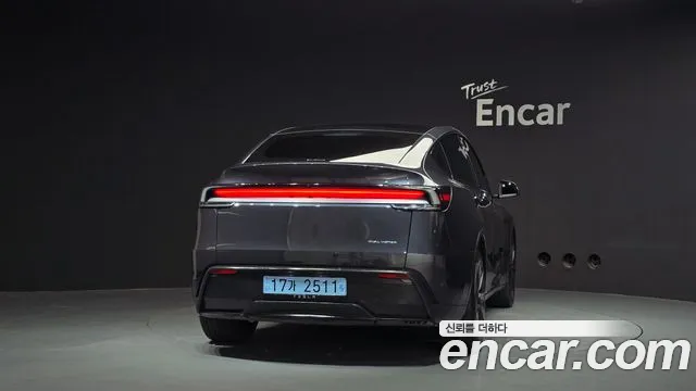 Tesla Model Y 2025 thumb 4