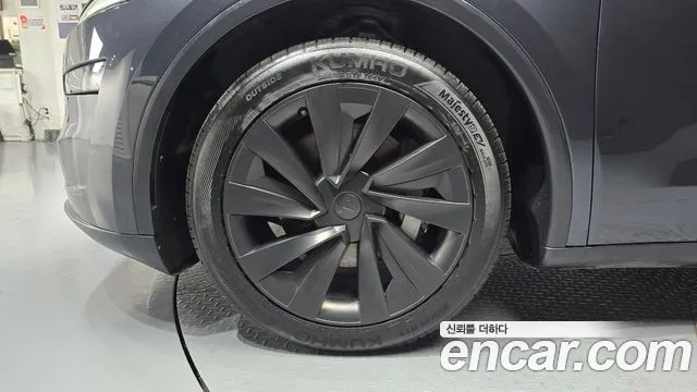 Tesla Model Y 2025 thumb 5