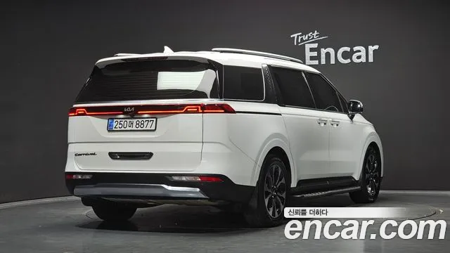 Kia Carnival 2021 thumb 2